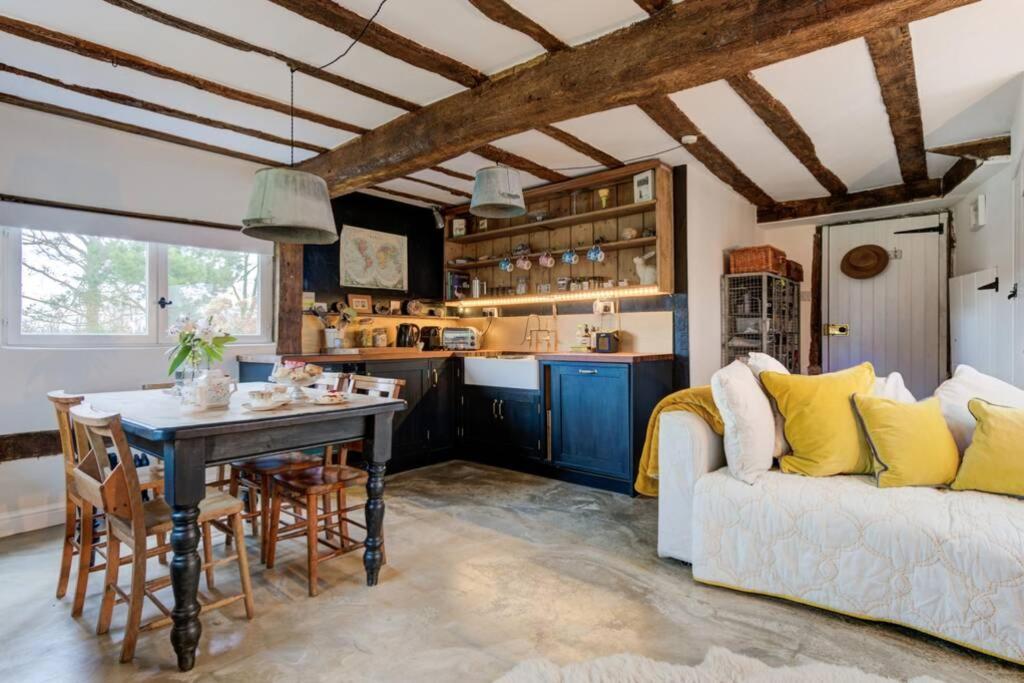 The Dairy, One Bedroom Cottage In A 15Th Century Farmhouse Parham Екстериор снимка