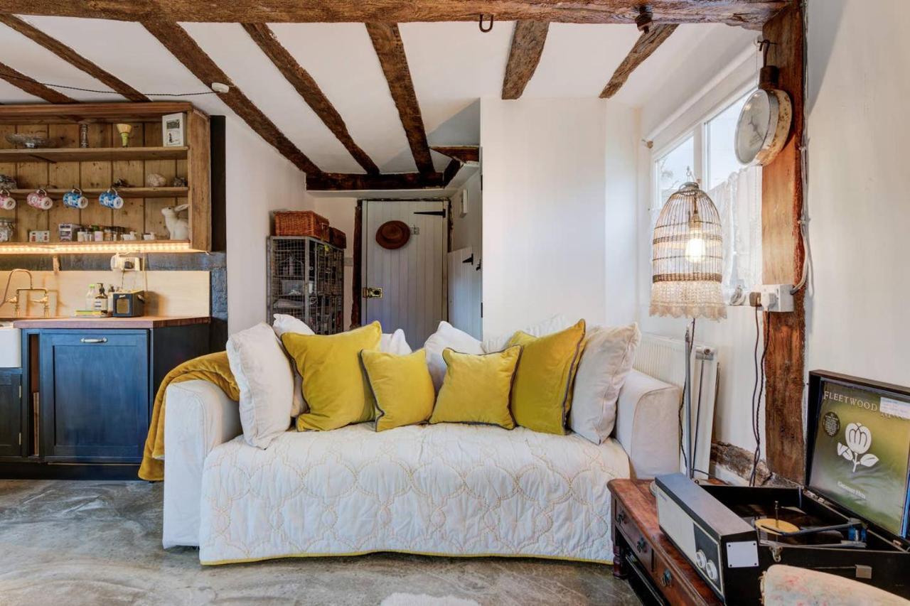 The Dairy, One Bedroom Cottage In A 15Th Century Farmhouse Parham Екстериор снимка